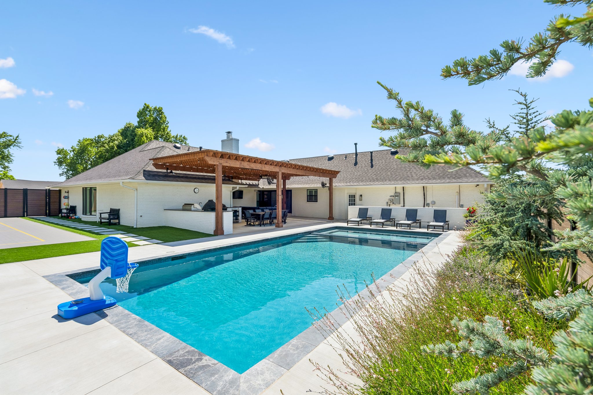 627 Louisiana St_060.jpg