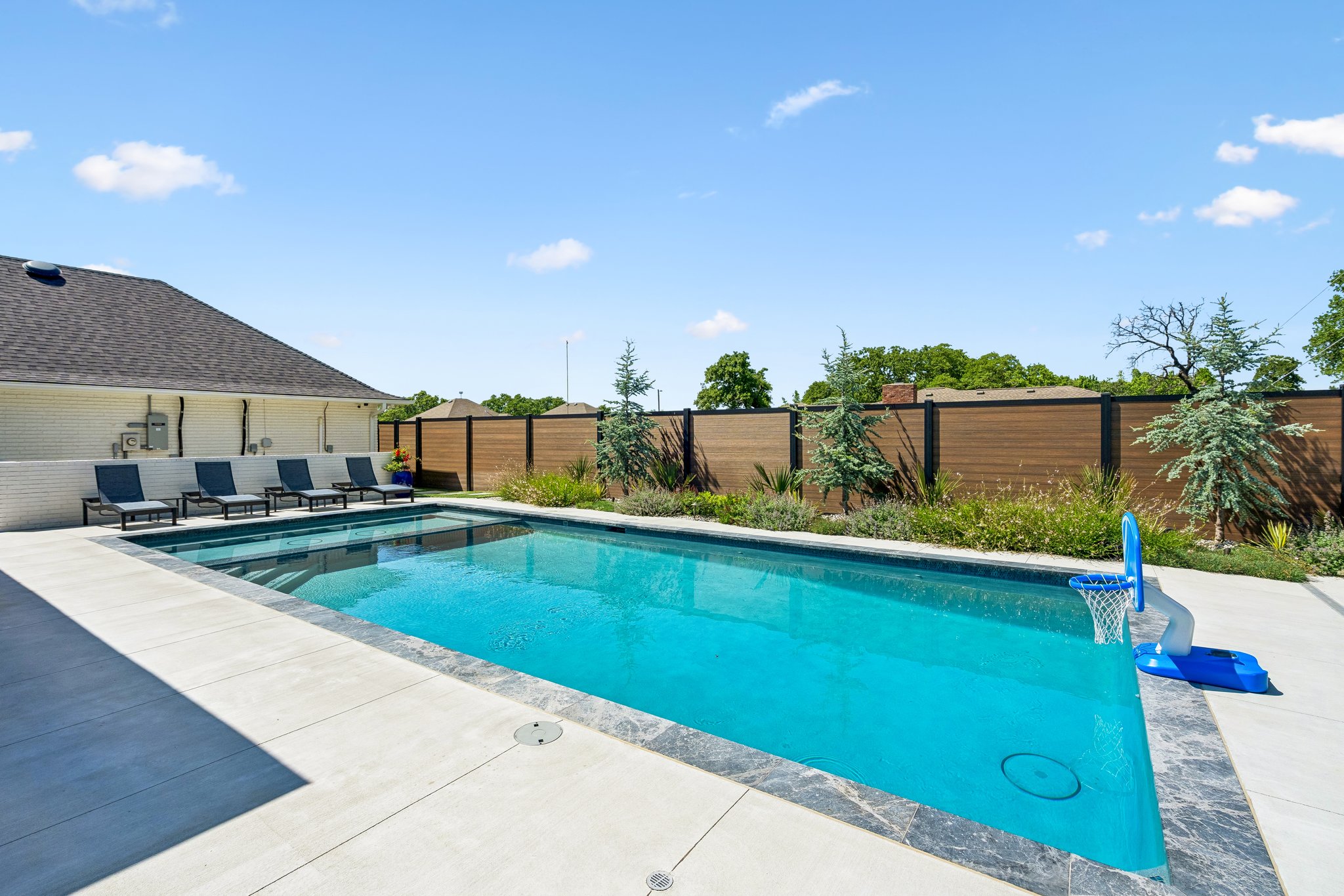 627 Louisiana St_063.jpg