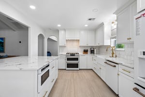 627 Louisiana St_018.jpg