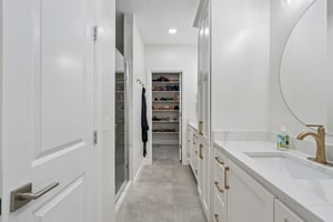 627 Louisiana St_025.jpg