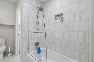 627 Louisiana St_031.jpg