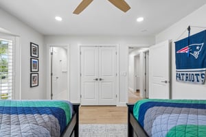 627 Louisiana St_033.jpg