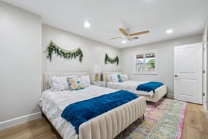 627 Louisiana St_034.jpg