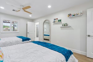 627 Louisiana St_035.jpg