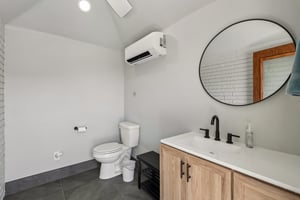 627 Louisiana St_053.jpg