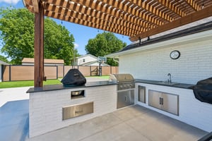 627 Louisiana St_058.jpg