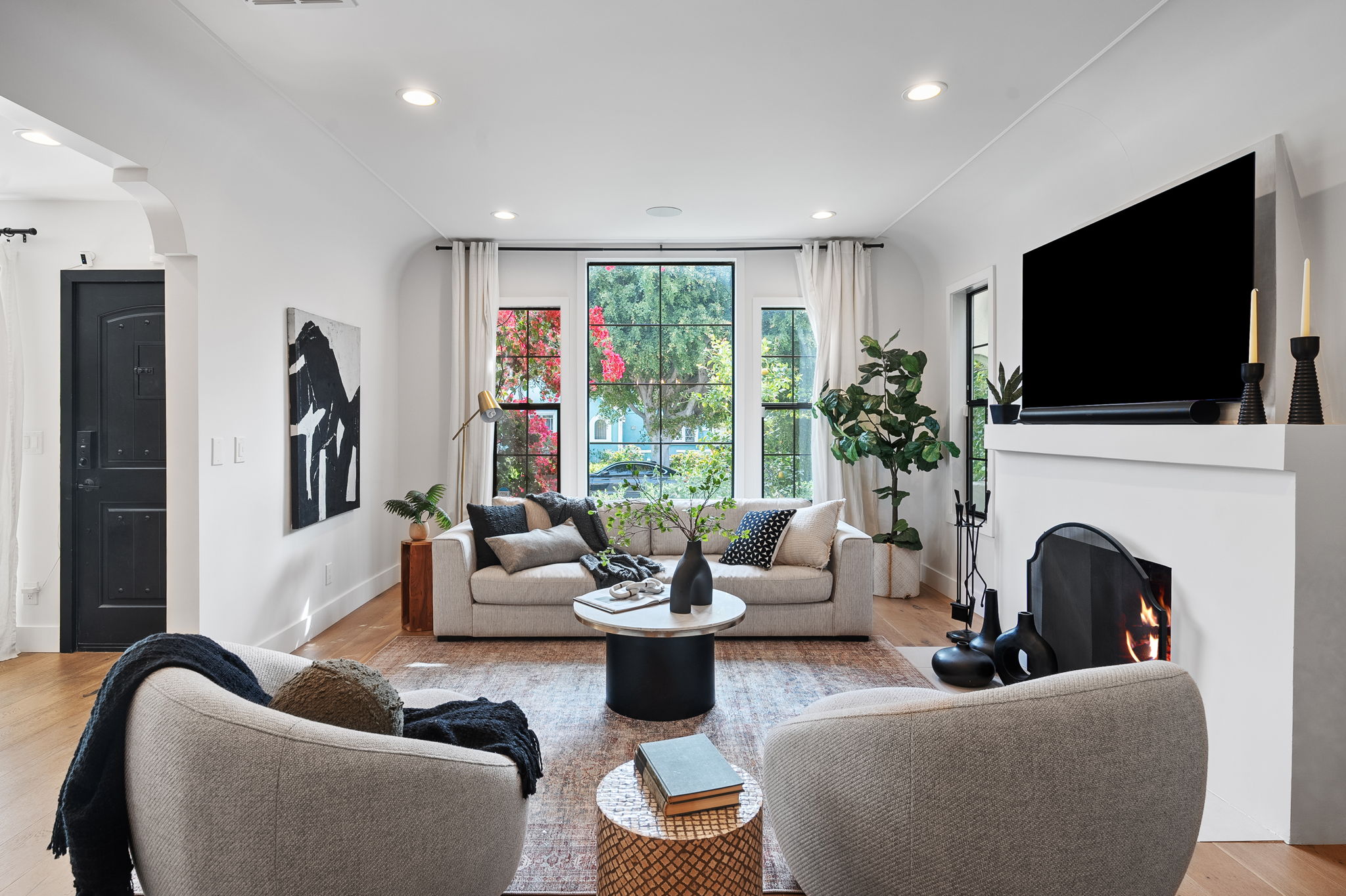 627 N Sierra Bonita Avenue (staged)-3