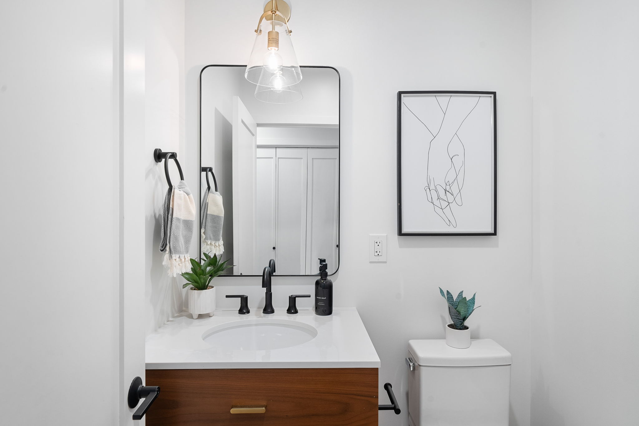 627 N Sierra Bonita Avenue (staged)-22