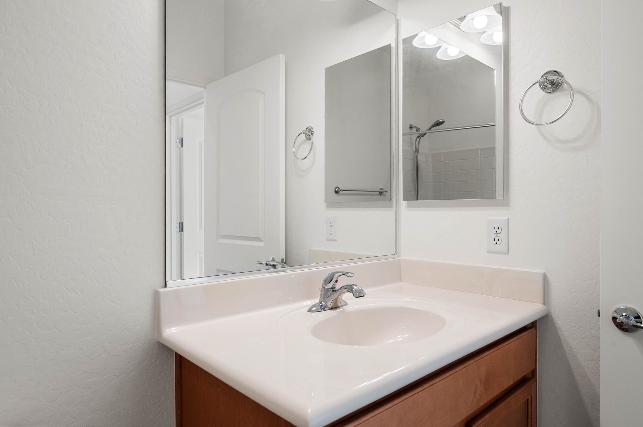 Bathroom 2 (2)
