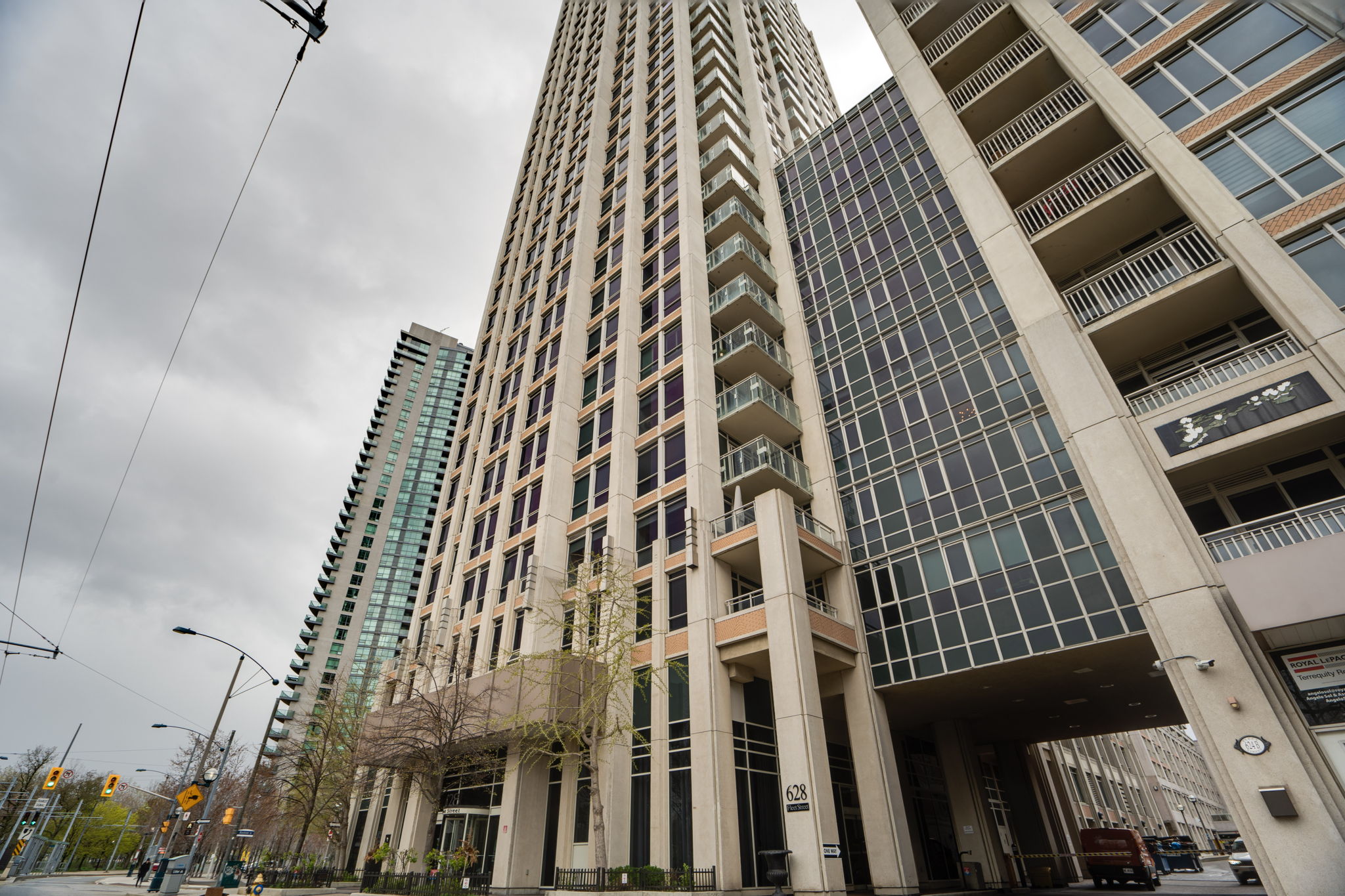 628 Fleet St 613 Toronto, ON M5V 1A8