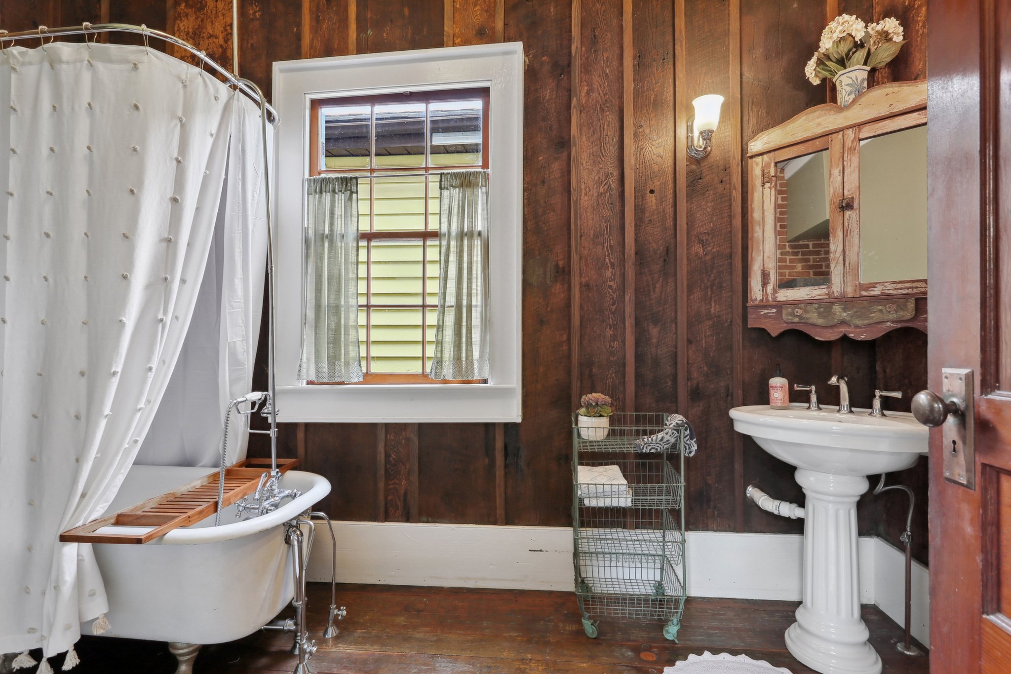 A spacious full bathroom is situated off of the hallway between the two bedrooms.