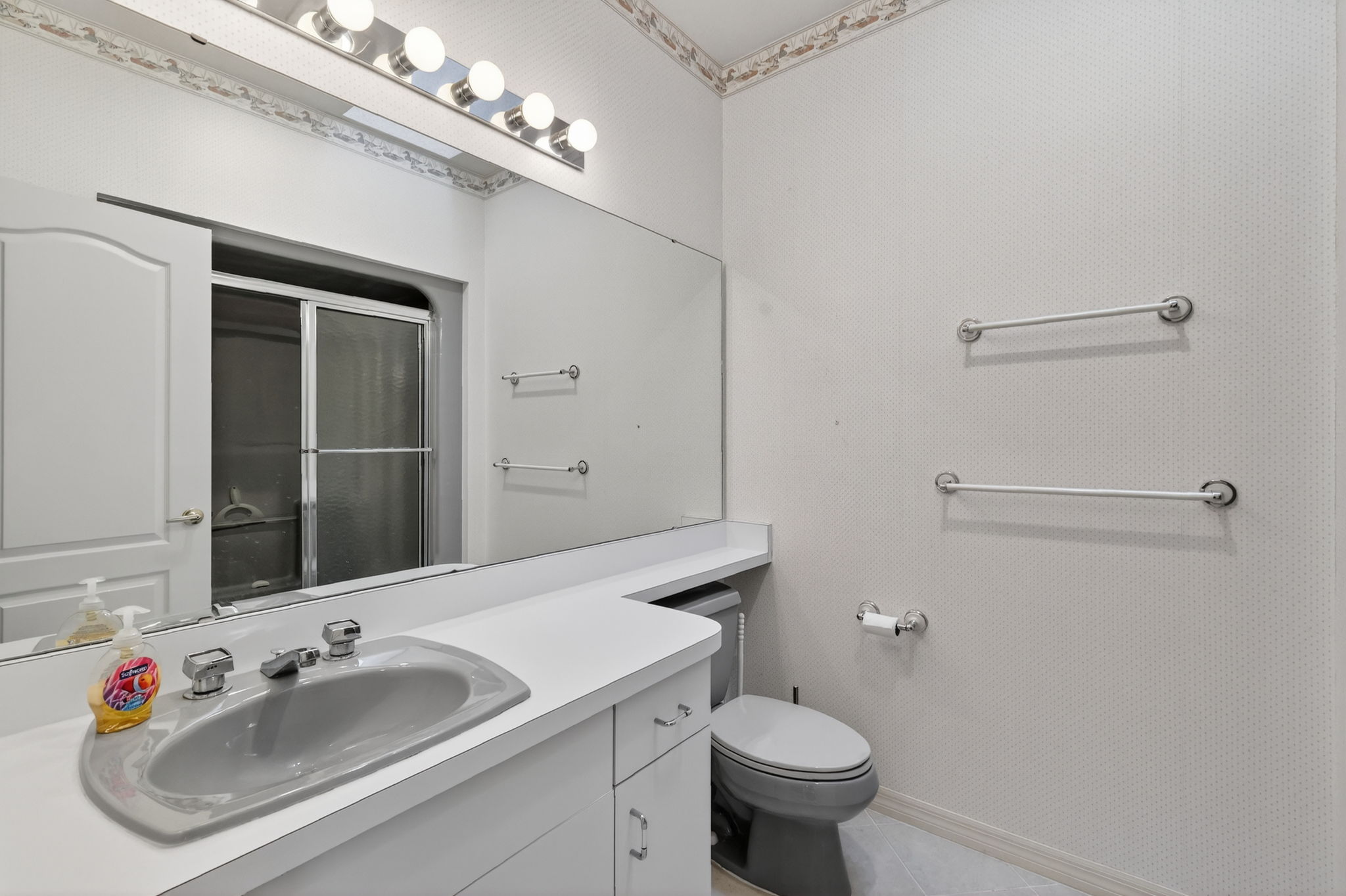 Hall Bathroom between 2nd & 3rd Bedrooms