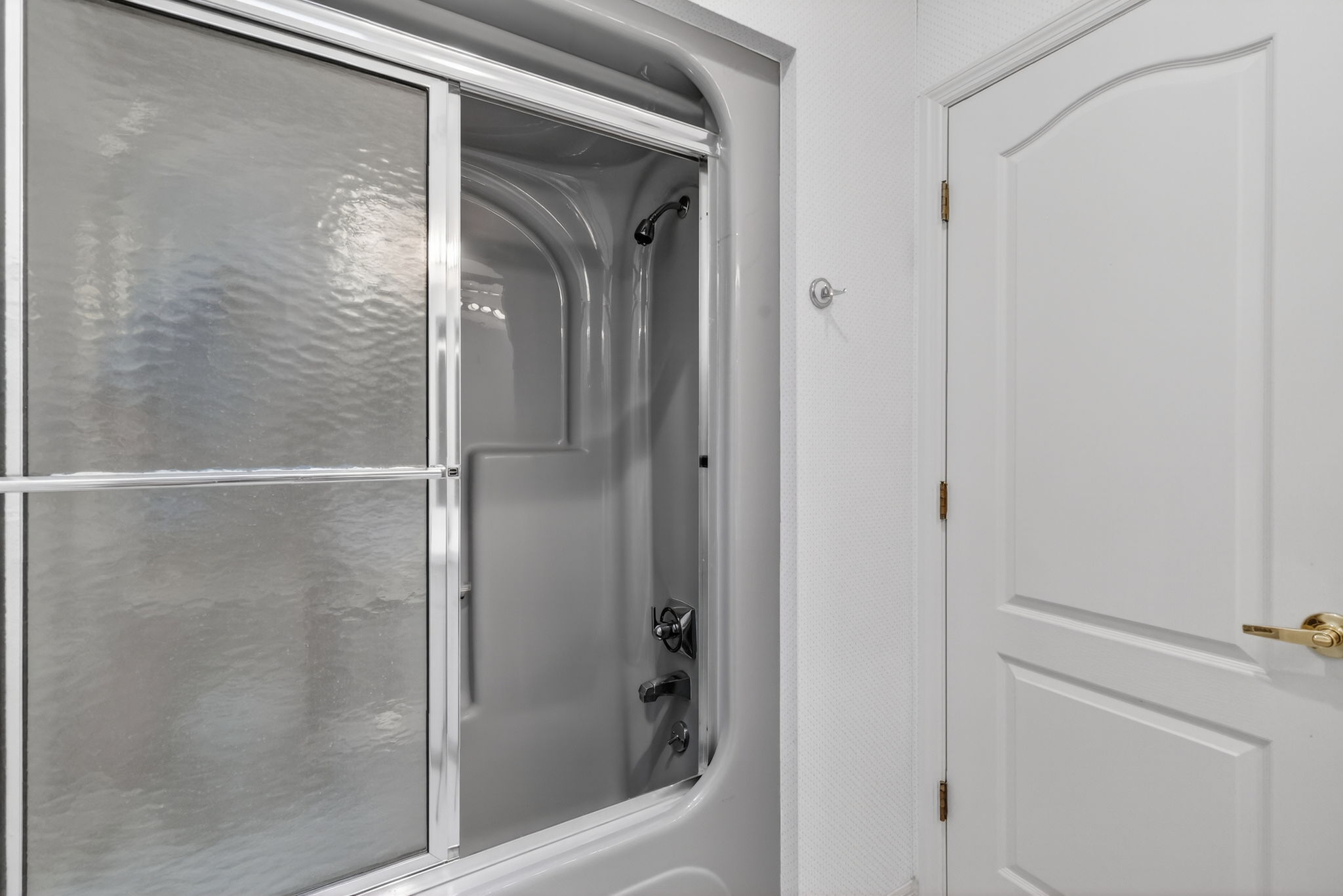 Hall Bathroom between 2nd & 3rd Bedrooms