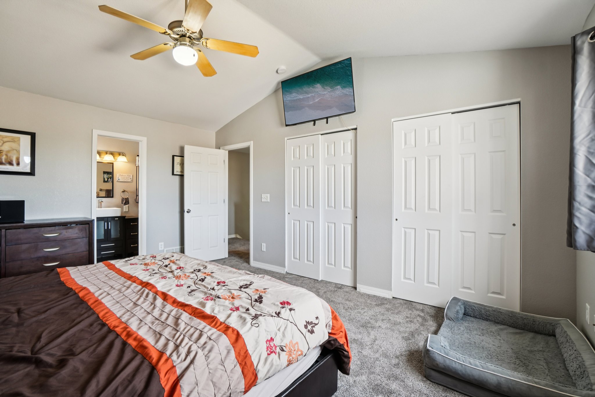 Sumac St-S1803-018.jpg