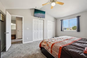 Sumac St-S1803-017.jpg