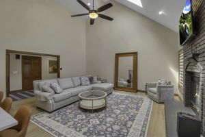  Photo 0