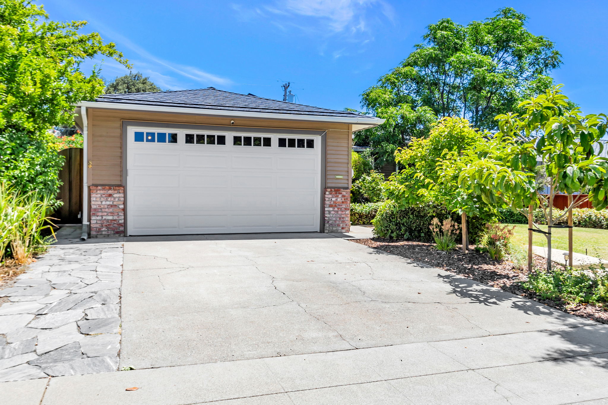 003_6290 Lillian Way
