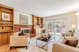 012_6290 Lillian Way