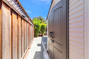 056_6290 Lillian Way