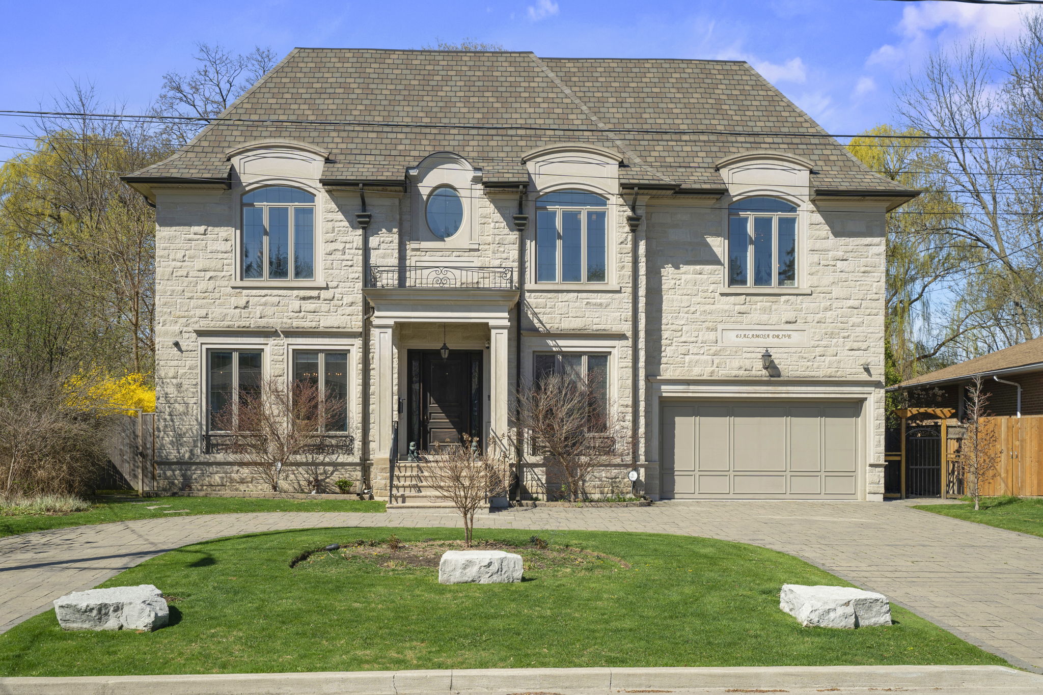 63 Alamosa Dr Toronto, ON M2J 2N8