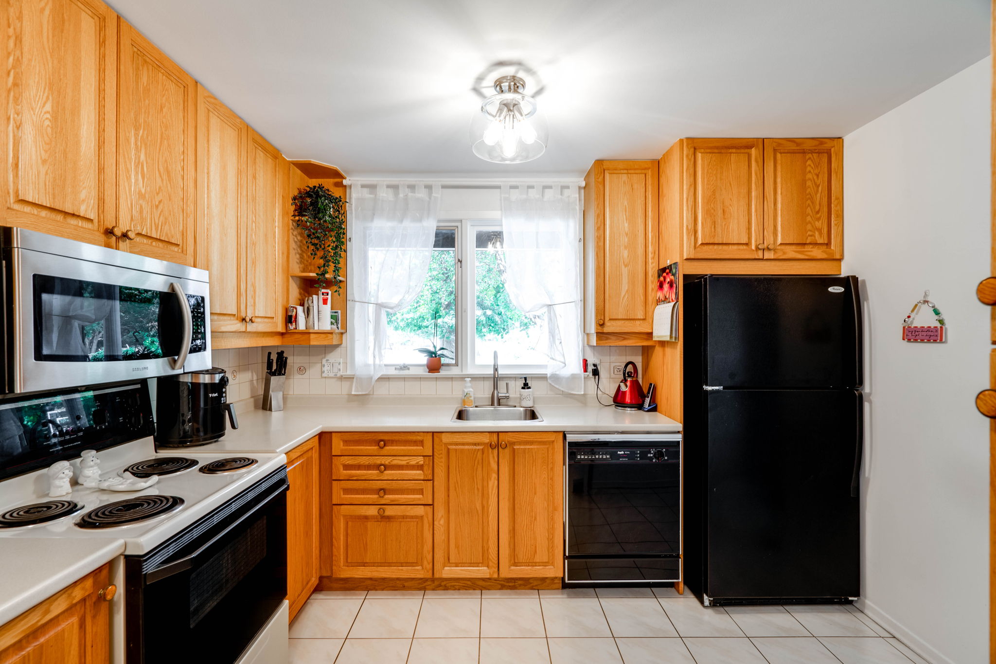 63 Hollyberry Trail Toronto, ON M2H 2N9