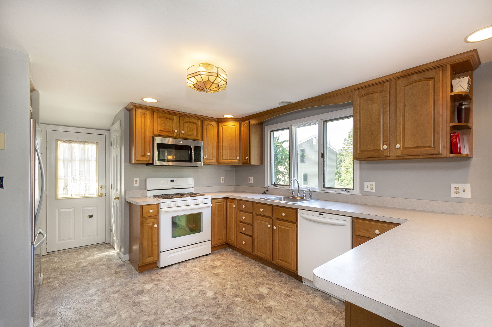  63 Lambert Ave, Weymouth, MA 02189, US Photo 7