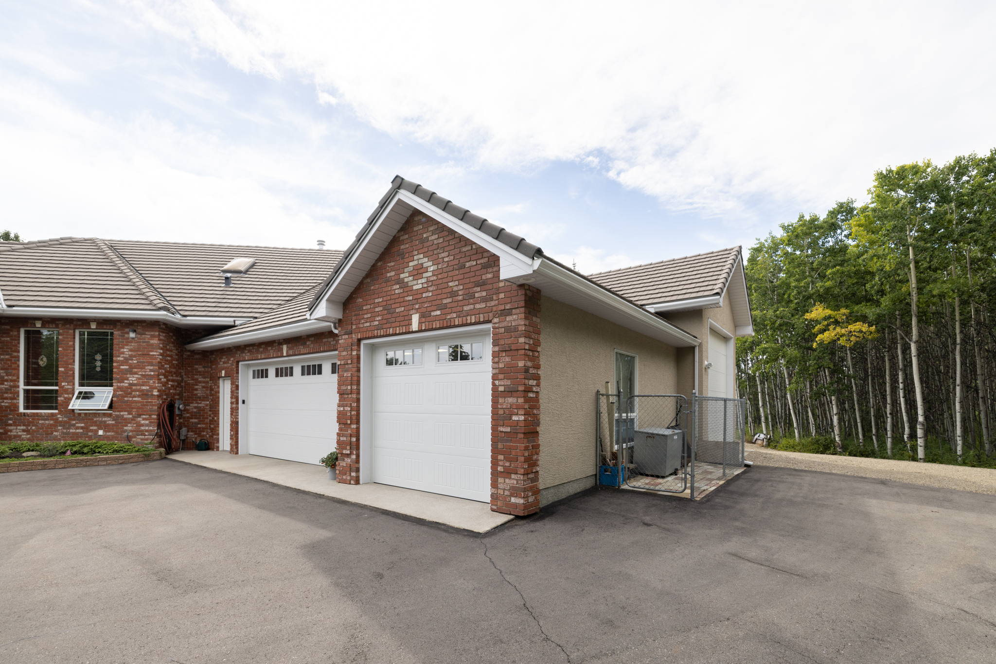 63 Rolling Acres Dr, Calgary, AB T3R 1B8, Canada Photo 8