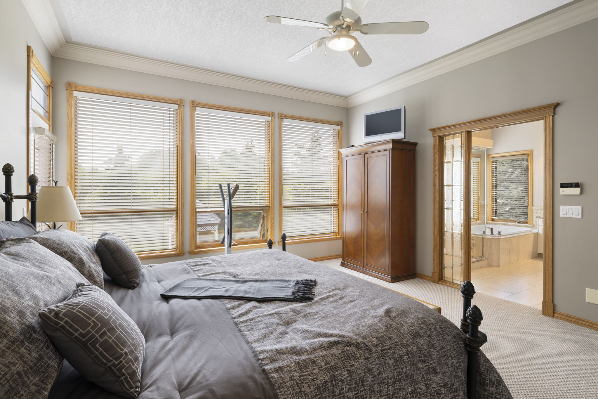 63 Rolling Acres Dr, Calgary, AB T3R 1B8, Canada Photo 36