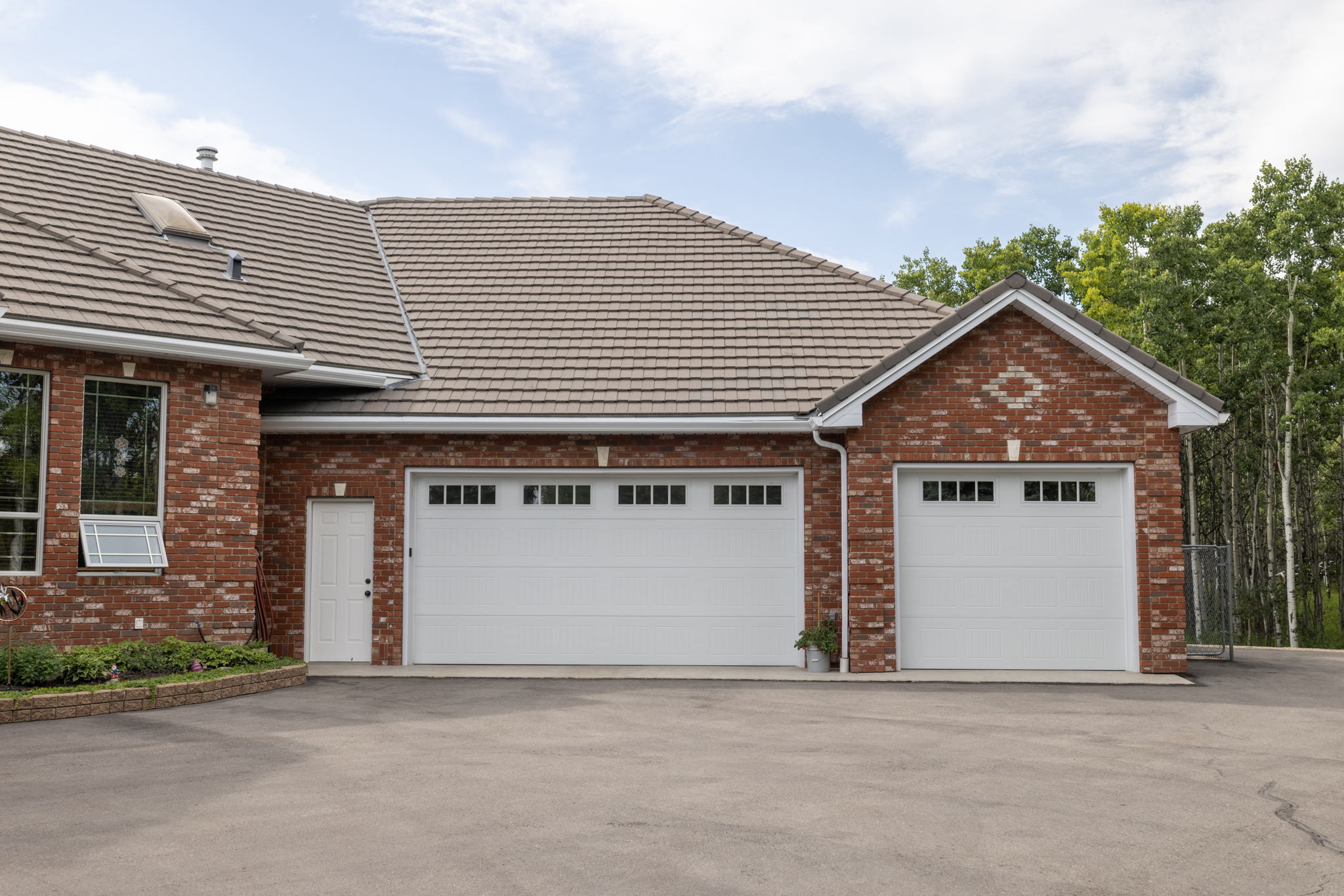 63 Rolling Acres Dr, Calgary, AB T3R 1B8, Canada Photo 6