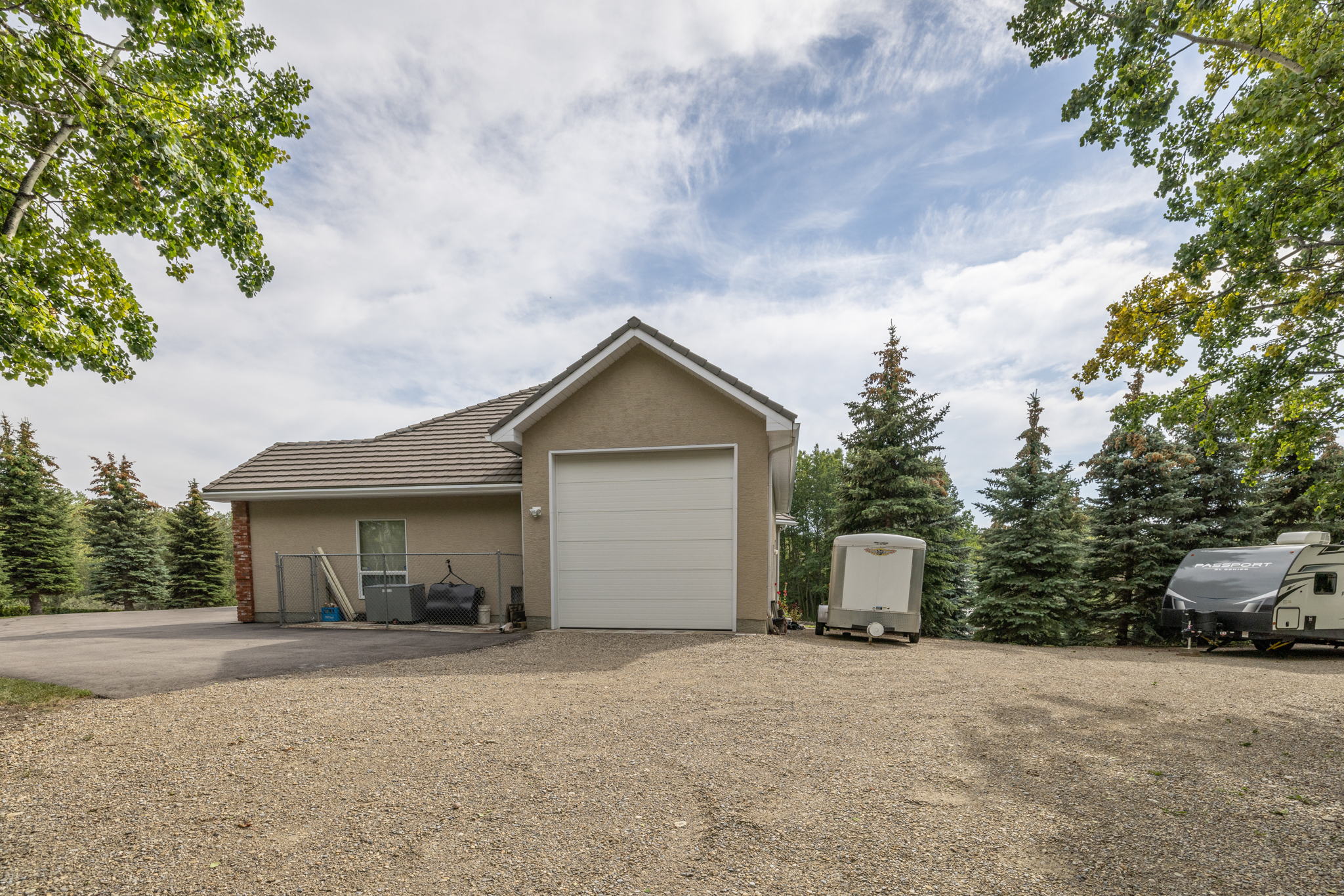 63 Rolling Acres Dr, Calgary, AB T3R 1B8, Canada Photo 75