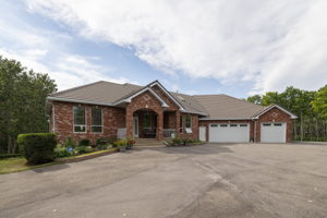 63 Rolling Acres Dr, Calgary, AB T3R 1B8, Canada Photo 1