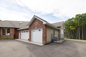 63 Rolling Acres Dr, Calgary, AB T3R 1B8, Canada Photo 7