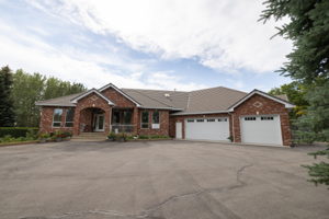 63 Rolling Acres Dr, Calgary, AB T3R 1B8, Canada Photo 6