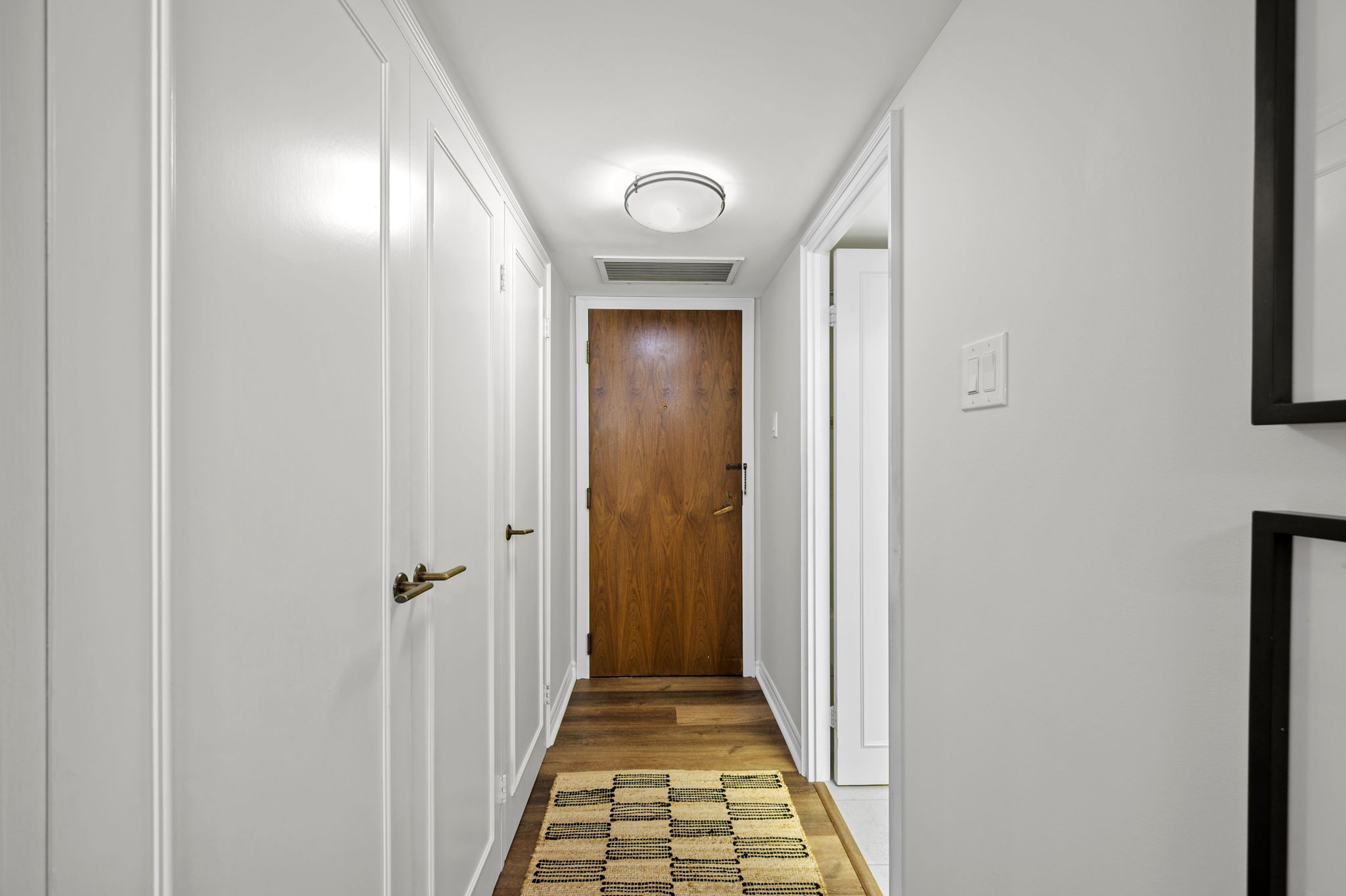 63 St Clair Ave W Unit 703 Toronto, ON M4V 2Y9