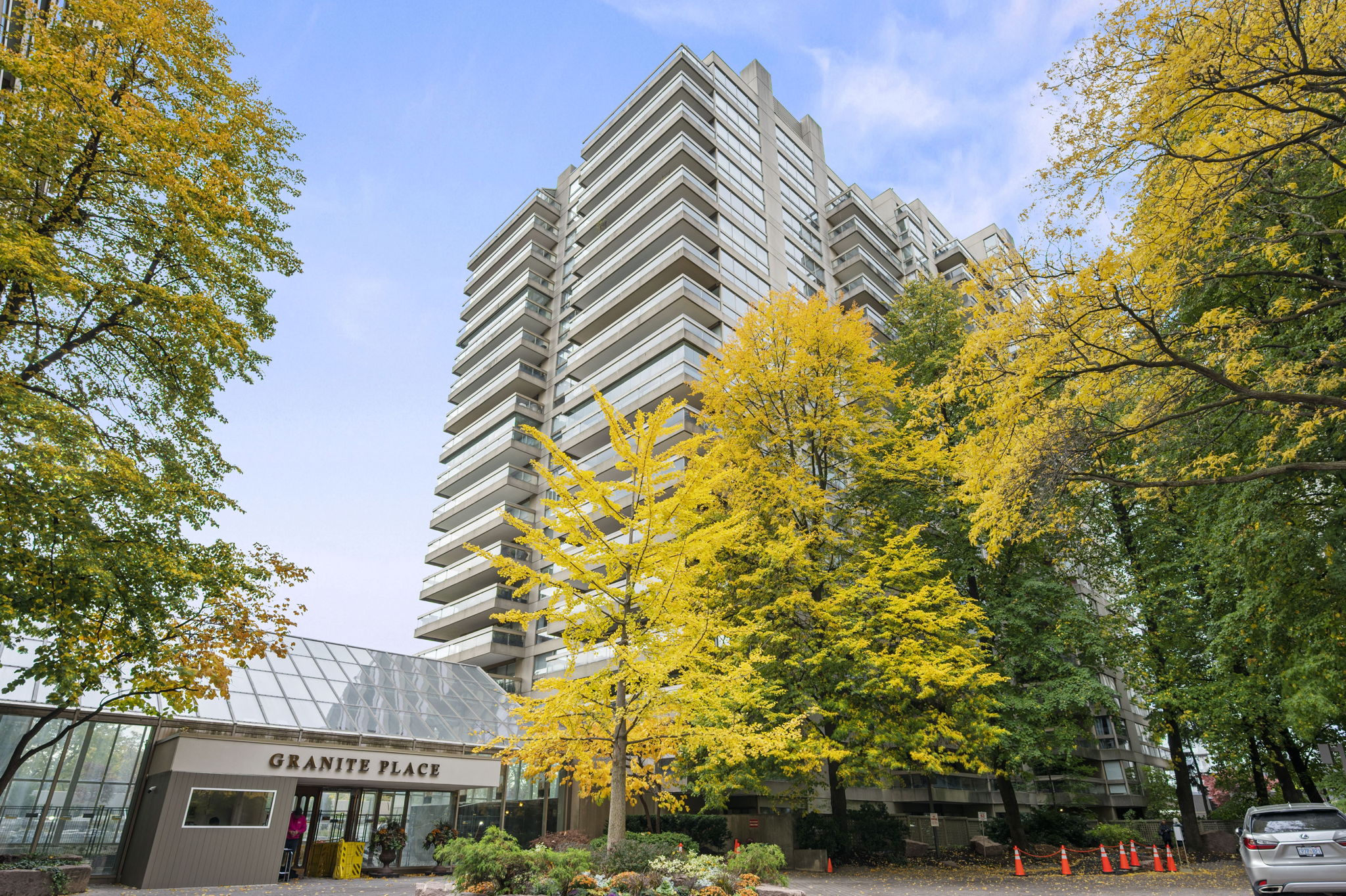 63 St Clair Ave W Unit 703 Toronto, ON M4V 2Y9