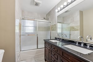 Susan Dr-S2409-021.jpg