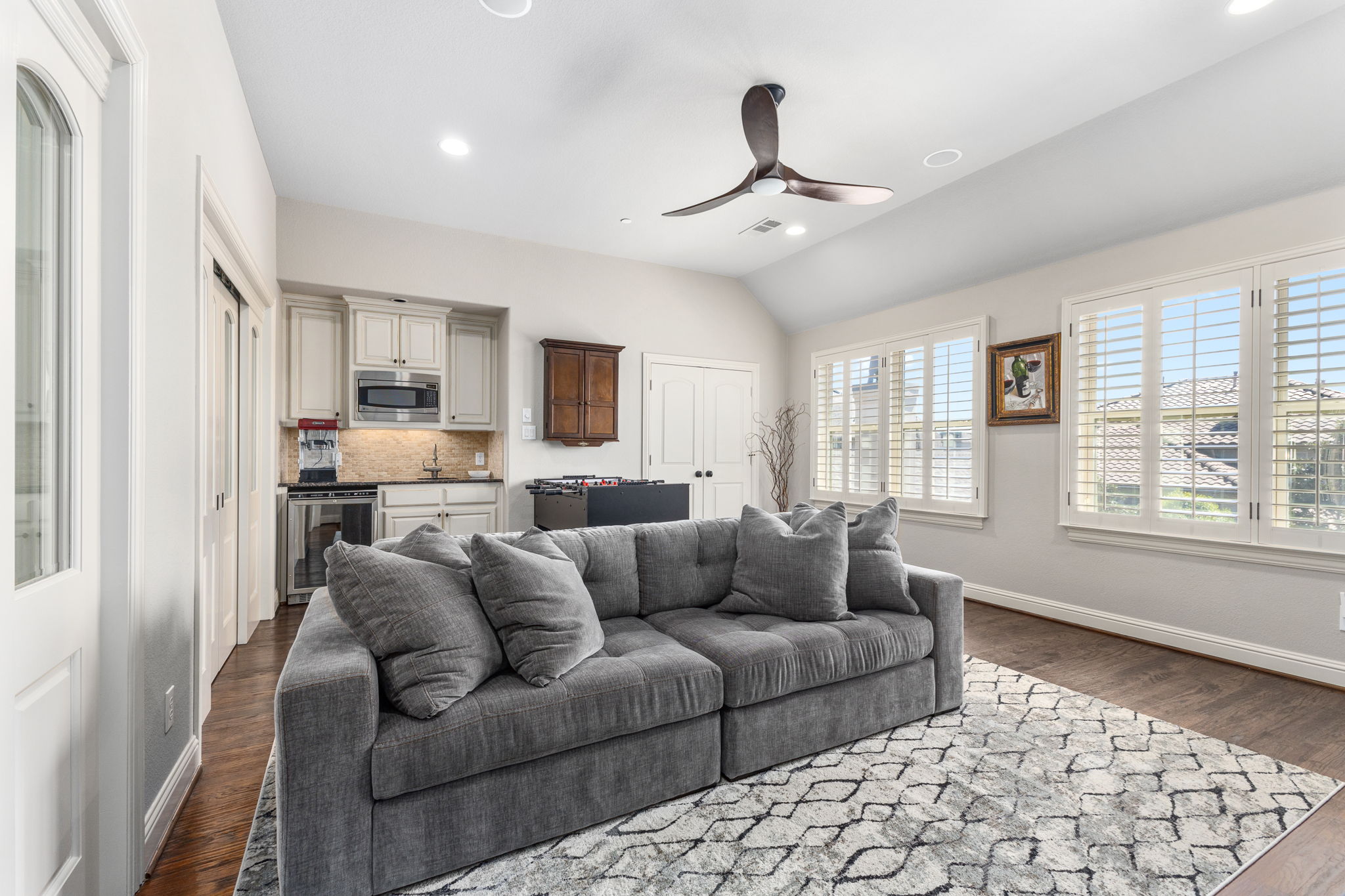 Bonus room with wetbar, closet and two sets of pocket doors