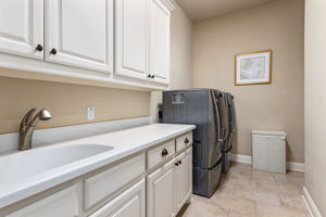 Laundry room with plentiful storage