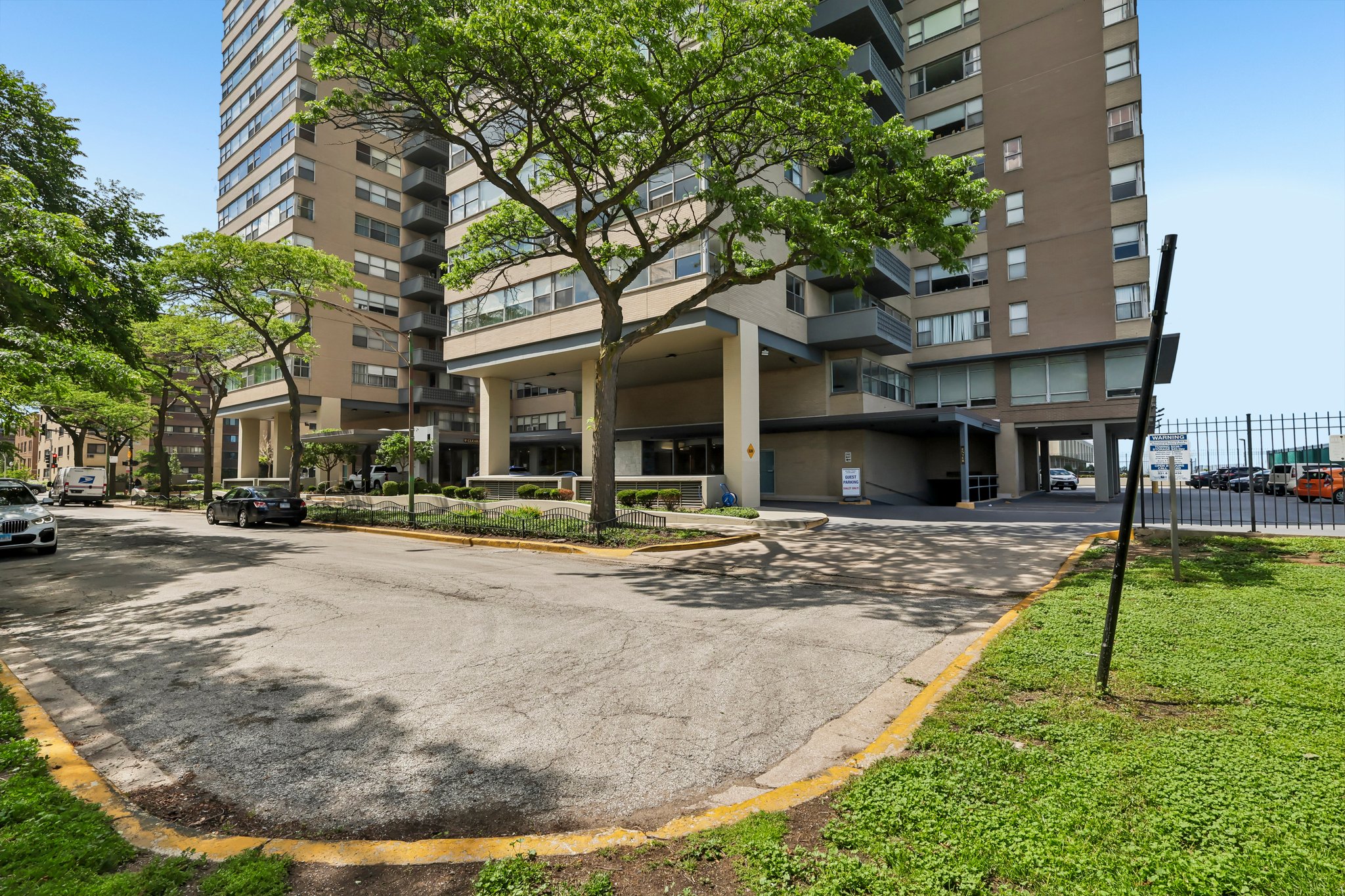 N Sheridan Rd apt 24 e-S2606-002.jpg