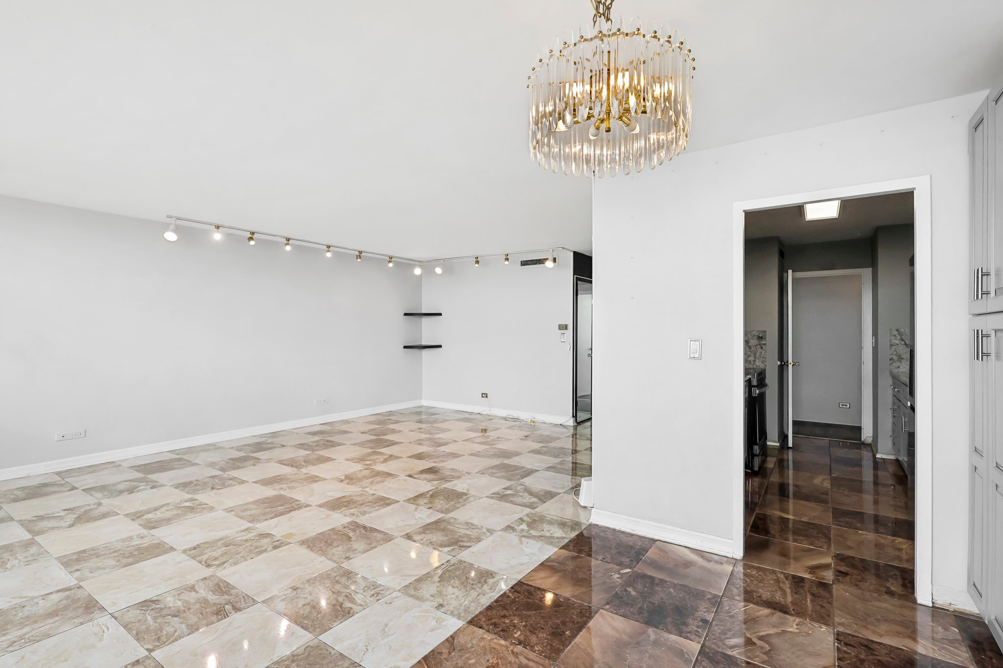 N Sheridan Rd apt 24 e-S2606-008.jpg