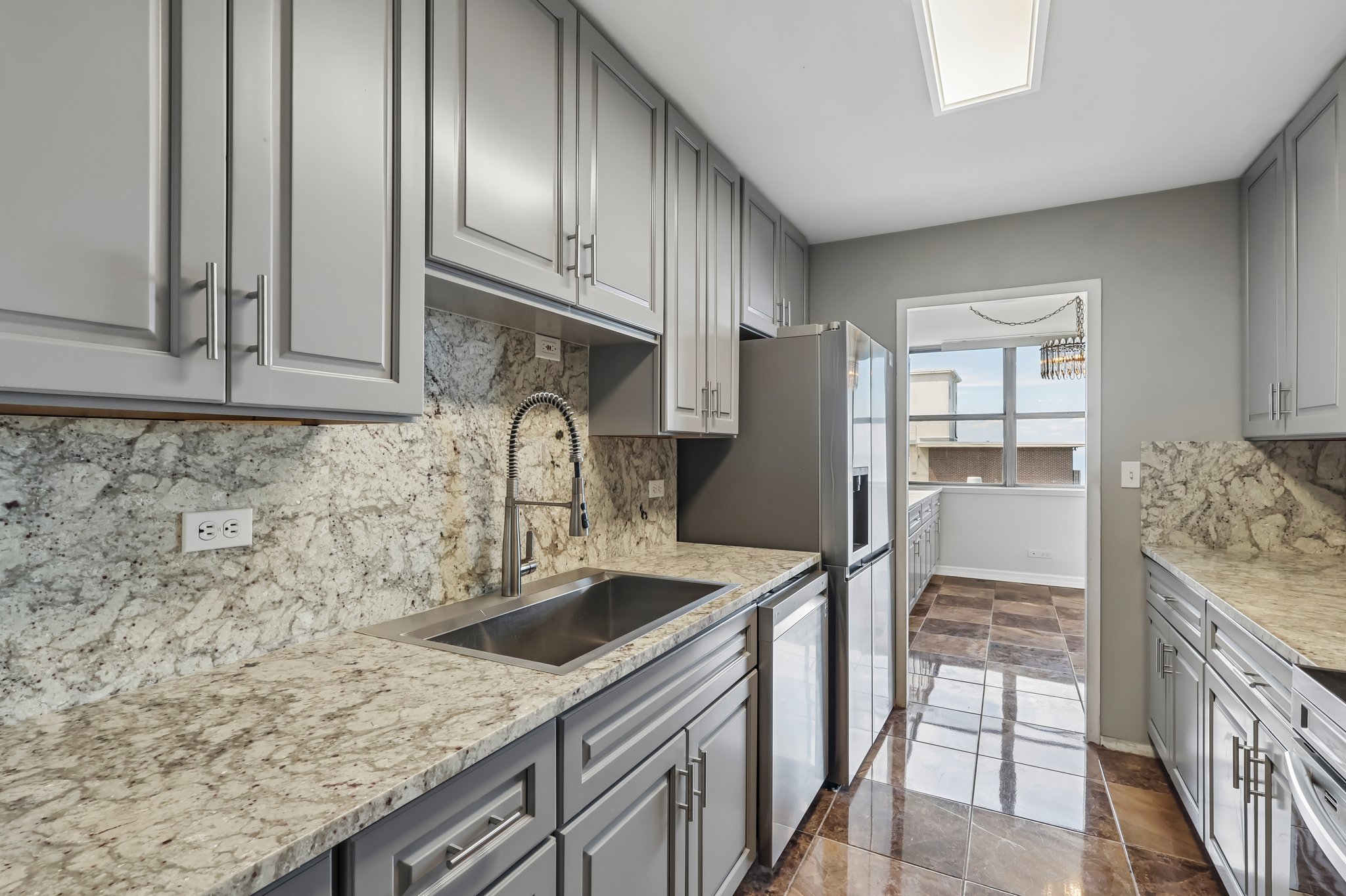 N Sheridan Rd apt 24 e-S2606-011.jpg