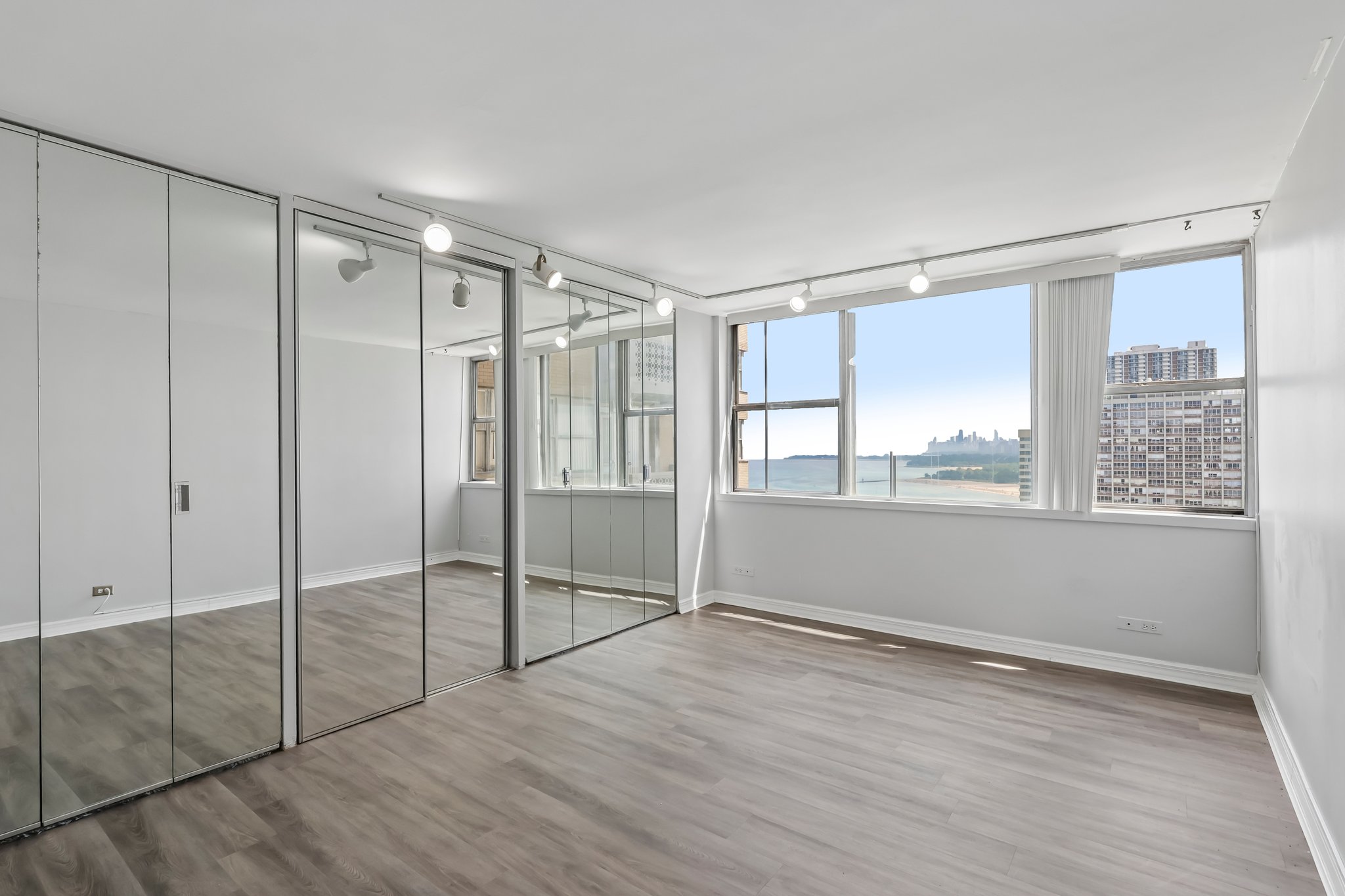 N Sheridan Rd apt 24 e-S2606-012.jpg