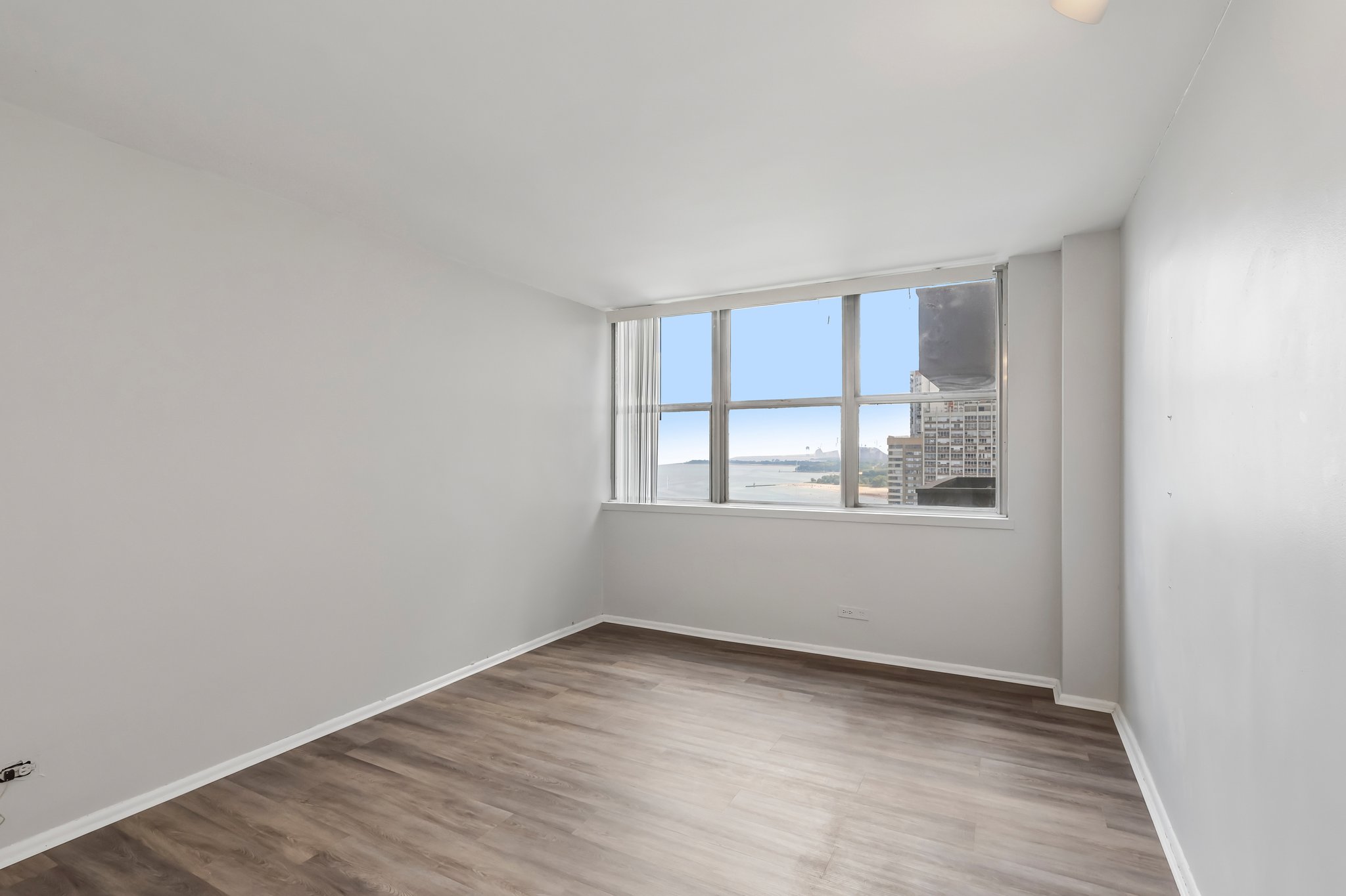N Sheridan Rd apt 24 e-S2606-017.jpg
