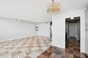 N Sheridan Rd apt 24 e-S2606-008.jpg