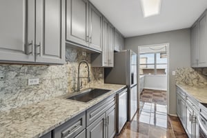 N Sheridan Rd apt 24 e-S2606-011.jpg