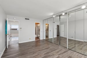 N Sheridan Rd apt 24 e-S2606-013.jpg