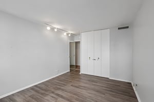 N Sheridan Rd apt 24 e-S2606-018.jpg