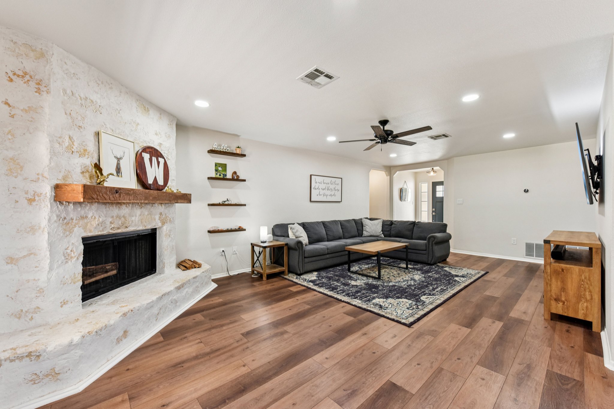 La Mesa St-S1702-009.jpg