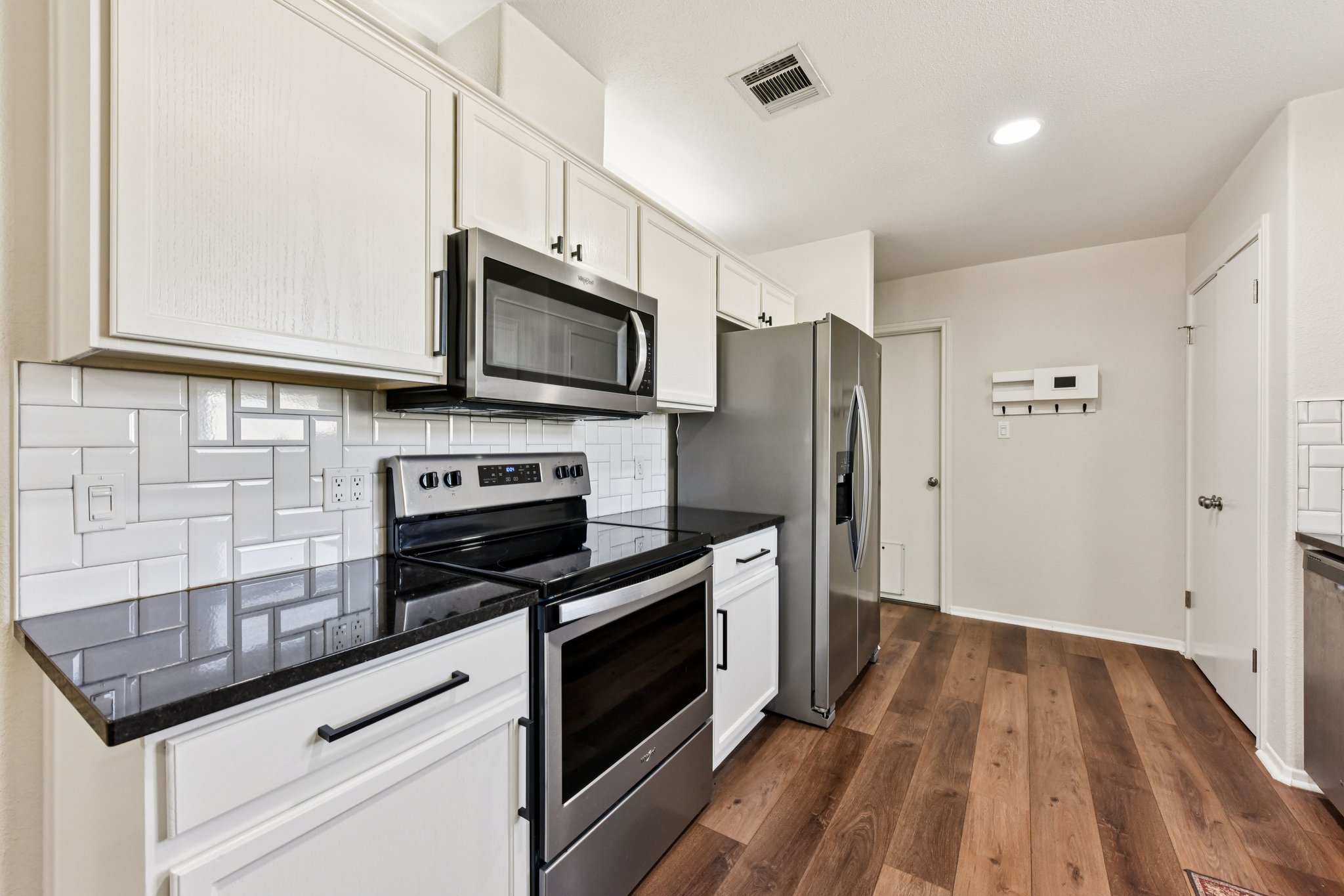 La Mesa St-S1702-014.jpg