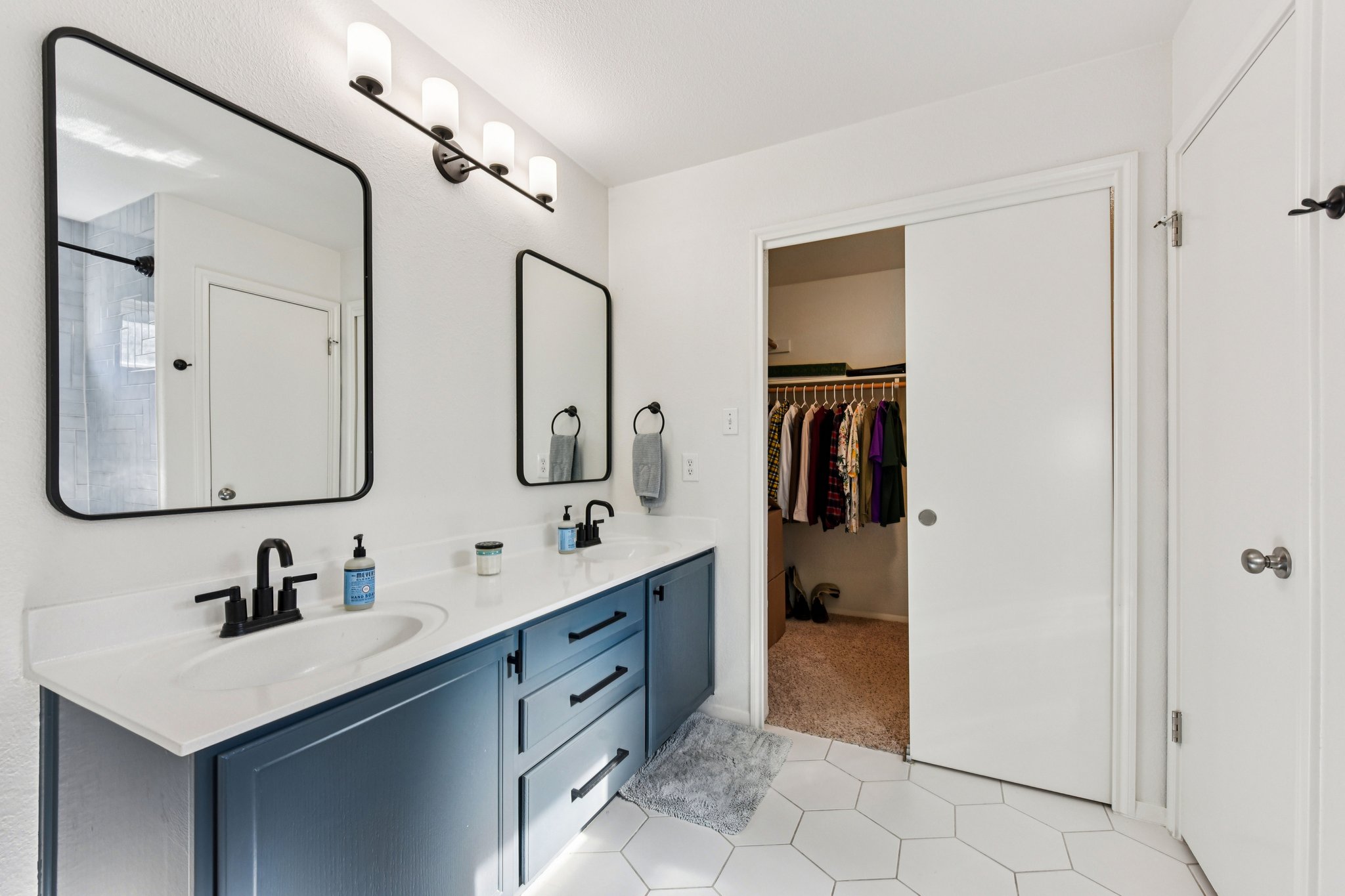 La Mesa St-S1702-030.jpg